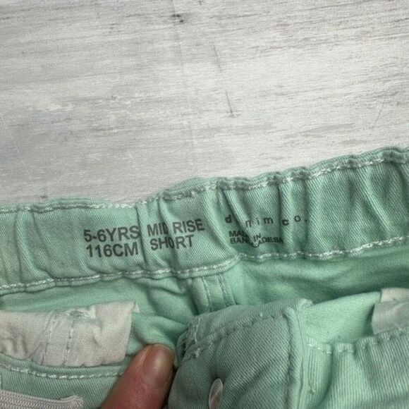 Denim & co mid-rise shorts 5-6 yrs in mint green - Picture 3 of 3